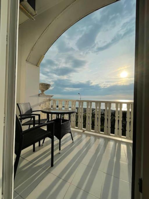 Sea View Studio Apartment In Gonio-Kvariati Bagian luar foto
